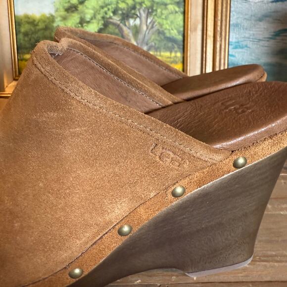 Women's UGG Natural Tan Suede Studded Sheepskin Toe Wedge Clogs Size 10 NEW - Picture 9 of 12